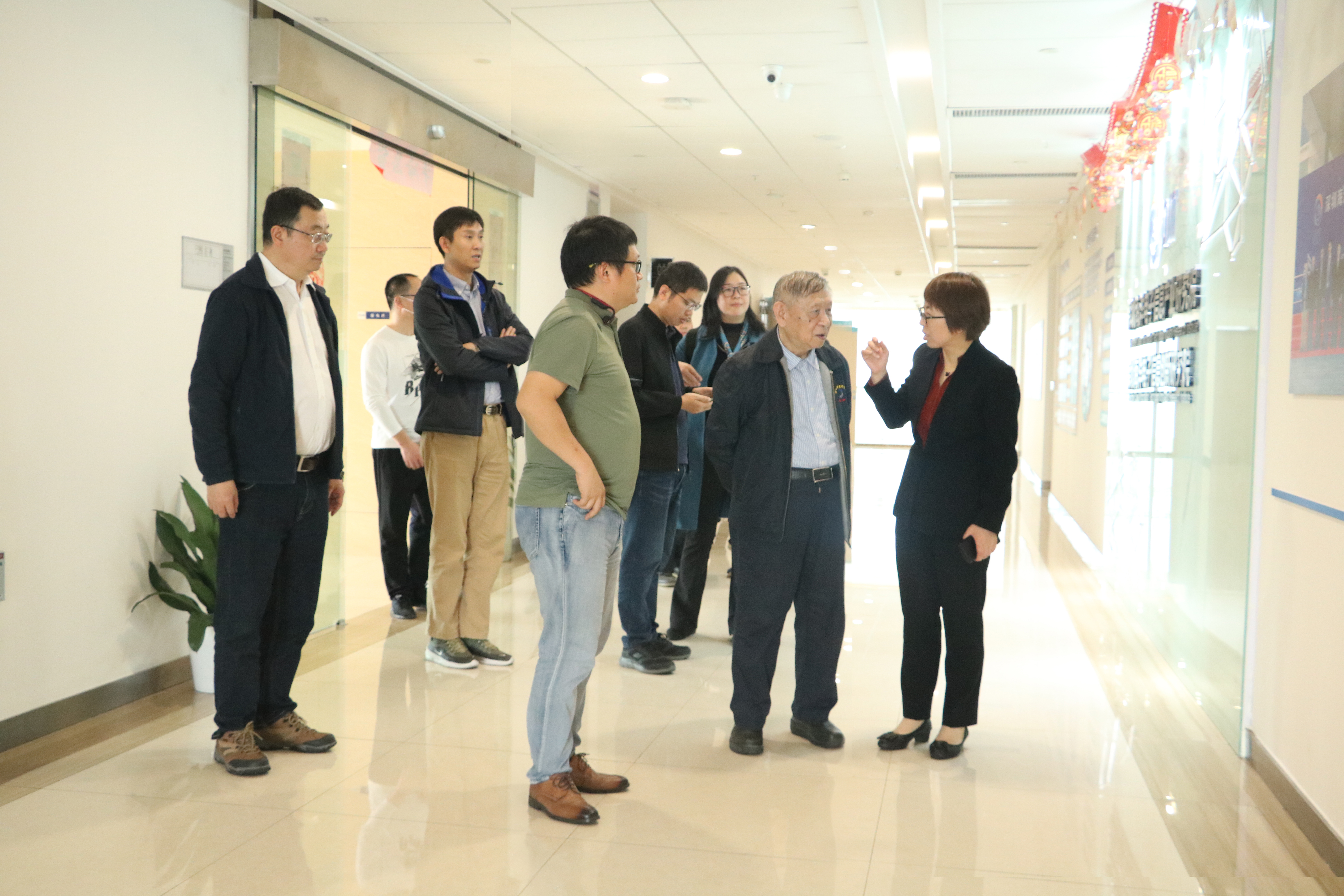 範滇元院士攜常熟科(kē)協、亨通(tōng)海(hǎi)洋領導一(yī)行(xíng)赴海(hǎi)洋電(diàn)子(zǐ)信息産業(yè)研究院開(kāi)展深度合作(zuò)交流(圖1)