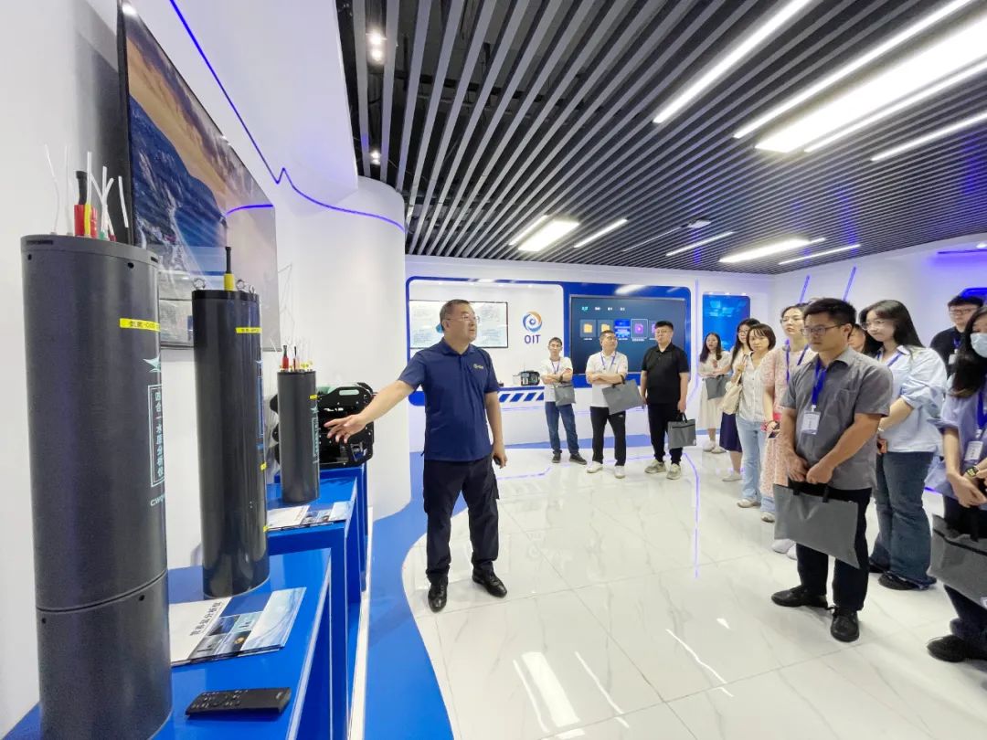 鹽田區(qū)海(hǎi)洋經濟發展破題班調訓學員(yuán)走訪智慧海(hǎi)洋&産業(yè)研究院交流學校(xiào)(圖1) 鹽田區(qū)海(hǎi)洋經濟發展破題班調訓學員(yuán)走訪智慧海(hǎi)洋&産業(yè)研究院交流學校(xiào)(圖1)