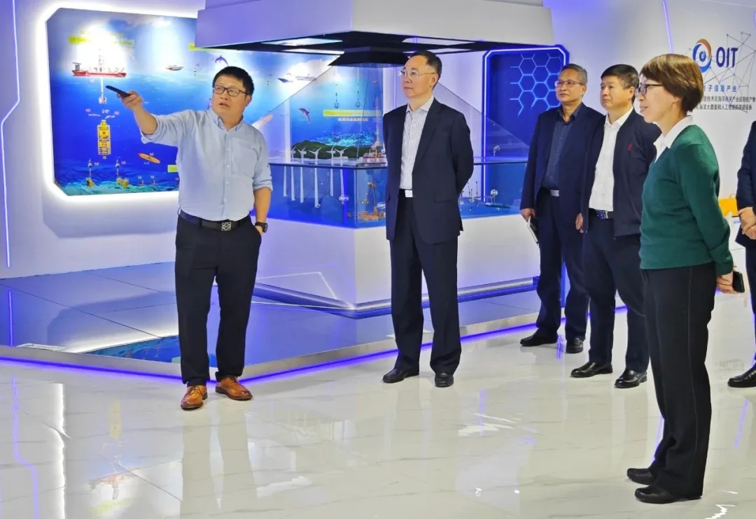 南(nán)山(shān)區(qū)人(rén)大(dà)常委會(huì)黨組書(shū)記程正華主任及發改局、科(kē)創局、規資南(nán)山(shān)局領導莅臨産業(yè)研究院指導工(gōng)作(zuò)！(圖1)