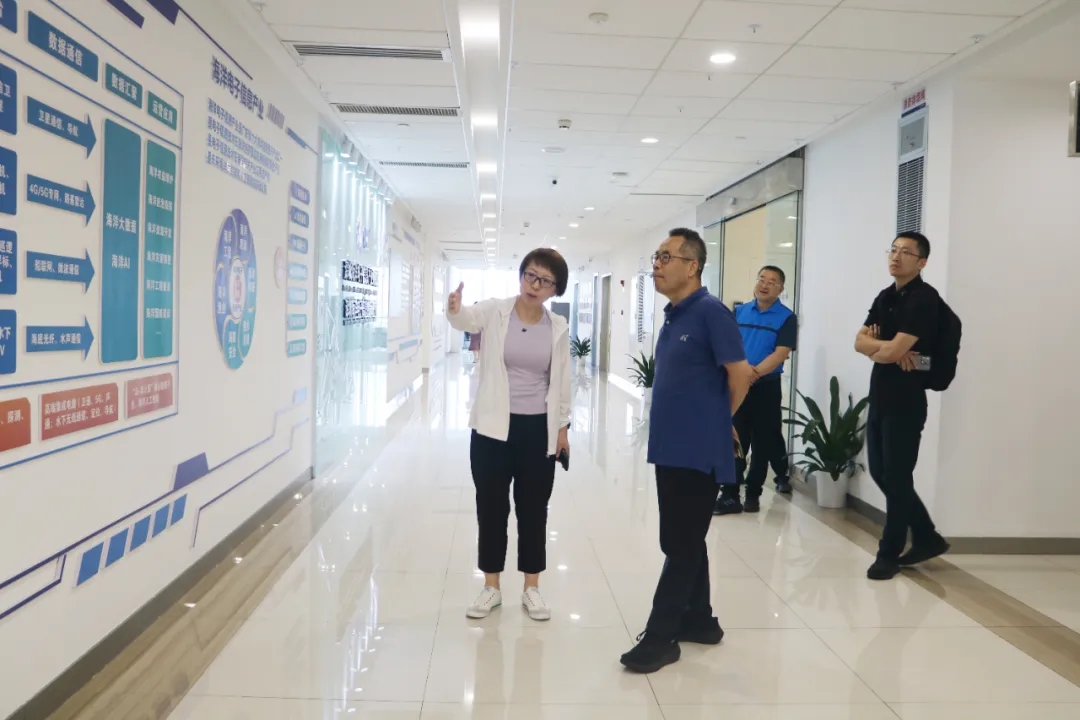 熱(rè)烈歡迎原山(shān)東(dōng)海(hǎi)洋與漁業(yè)廳副廳長(cháng)姜清春莅臨智慧海(hǎi)洋&産業(yè)研究院指導工(gōng)作(zuò)(圖1) 熱(rè)烈歡迎原山(shān)東(dōng)海(hǎi)洋與漁業(yè)廳副廳長(cháng)姜清春莅臨智慧海(hǎi)洋&産業(yè)研究院指導工(gōng)作(zuò)(圖1)