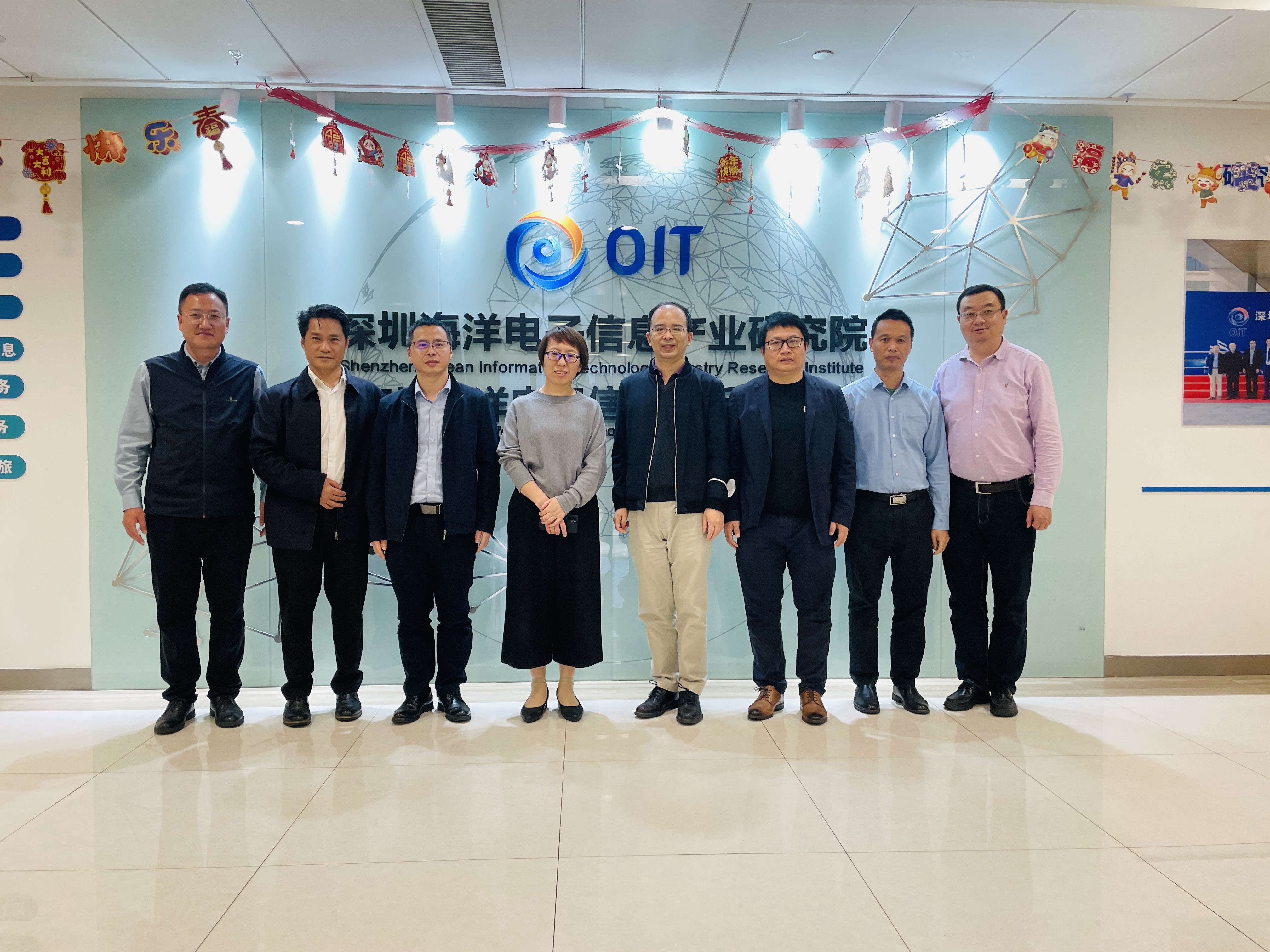 中海(hǎi)油深圳分(fēn)公司梁衛總領導一(yī)行(xíng)莅臨海(hǎi)洋電(diàn)子(zǐ)信息産業(yè)研究院考察指導！(圖1)